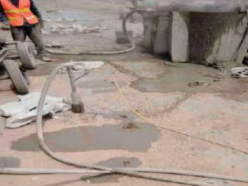 三家镇水泥混凝土路面板底注浆技术 路面脱空注浆整治方案